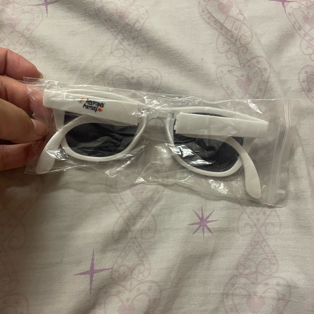 Sunglasses - Picture 7 of 8